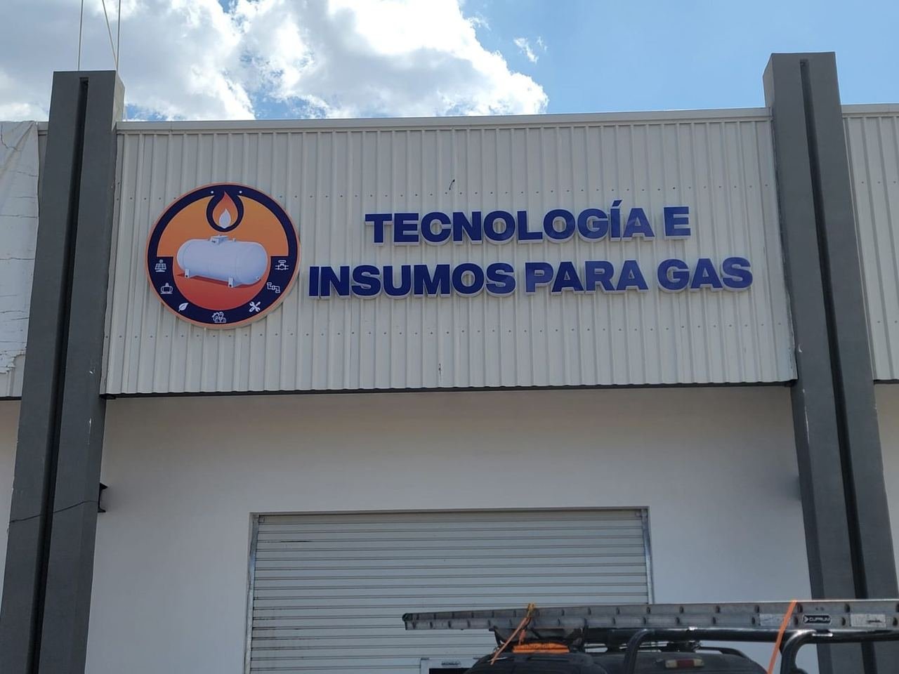 Letrero de Tecnología e Insumos para Gas
